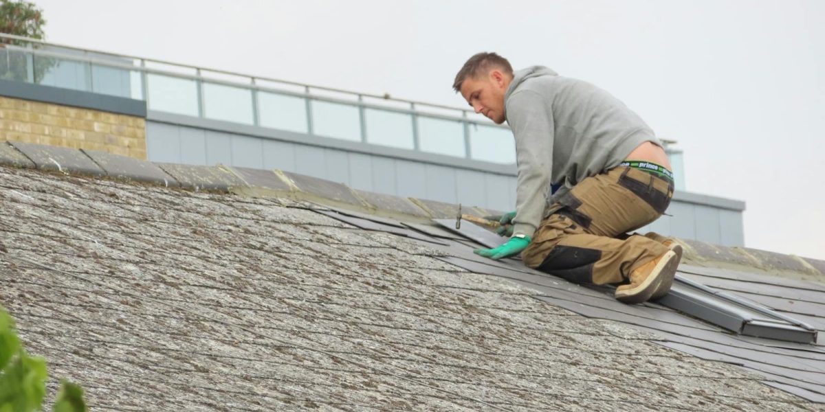 Pose d'une membrane d'étanchéité EPDM sur toiture